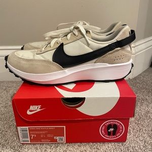 Nike Women's Waffle Debut Retro Sneaker